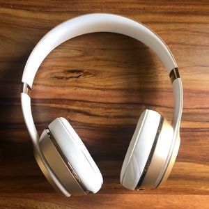 Beats by Dre solo wireless headphones - gold